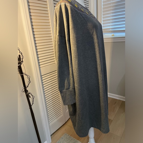 Matilda Jane - XXL- grey soft material - embroidered design around neck - Picture 4 of 10